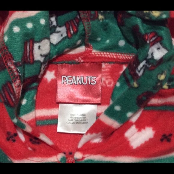 Snoopy One-Piece Pajamas Sz XS Fleece Fair Isle Hooded PJs New Peanuts Cozy - Picture 3 of 3